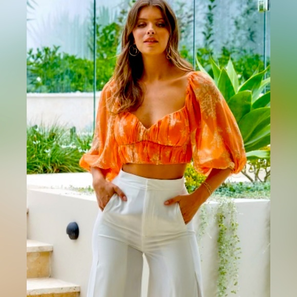 Tops - NWT❣️Bright Coral balloon sleeve tie back crop top!